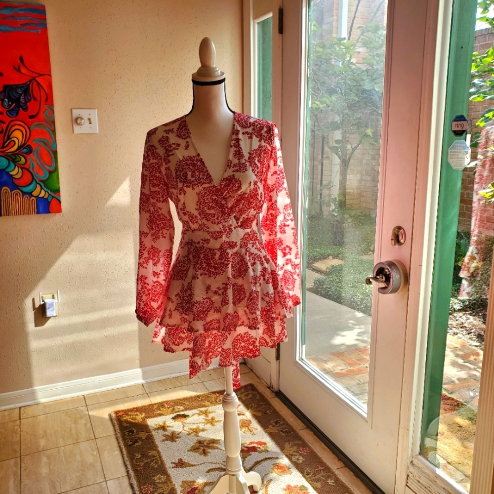 Red and White Romper  Fashion Forward Form fitting Size small #fall